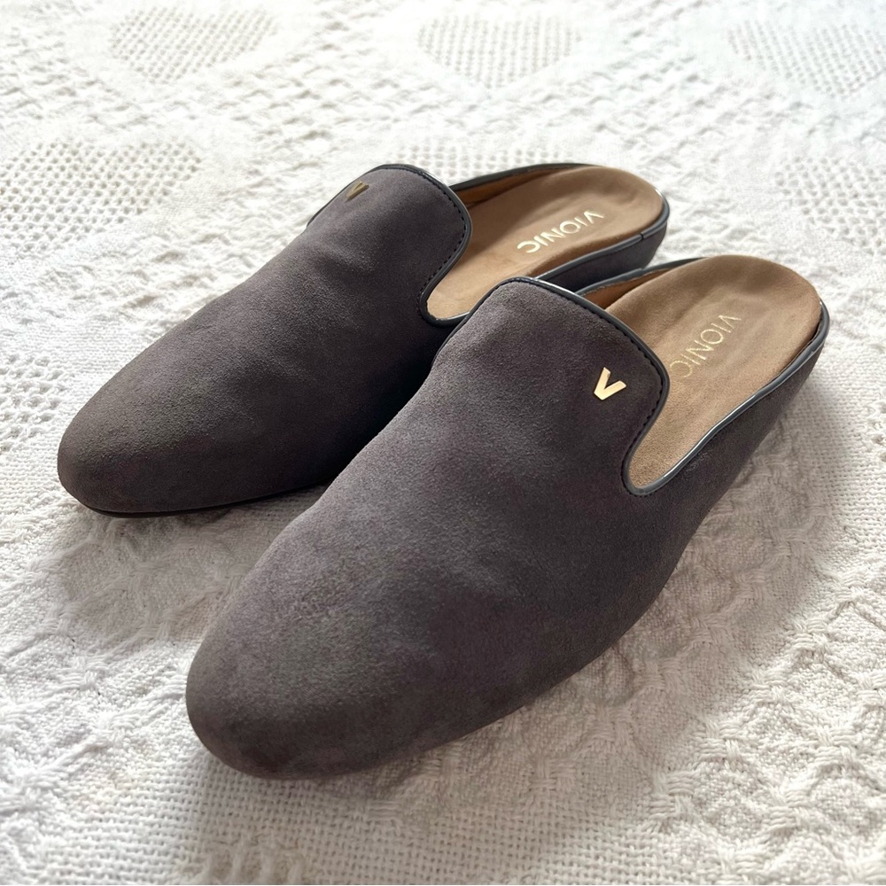 Vionic Women’s Gray Suede Loafers Slip On Comfort Shoes Supportive Soft Interior